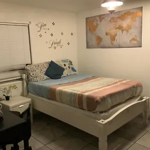  Homestay The Yellow Penthouse Llc
